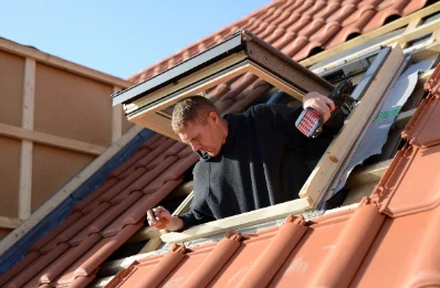 Pose de fenêtres de toit Velux à Saint-Genouph